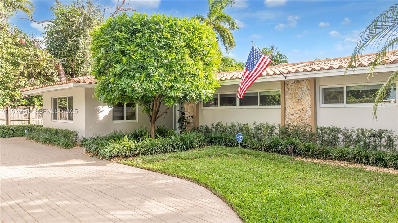 For Sale: $2,399,000 (6 beds, 3 baths, 2967 Square Feet)