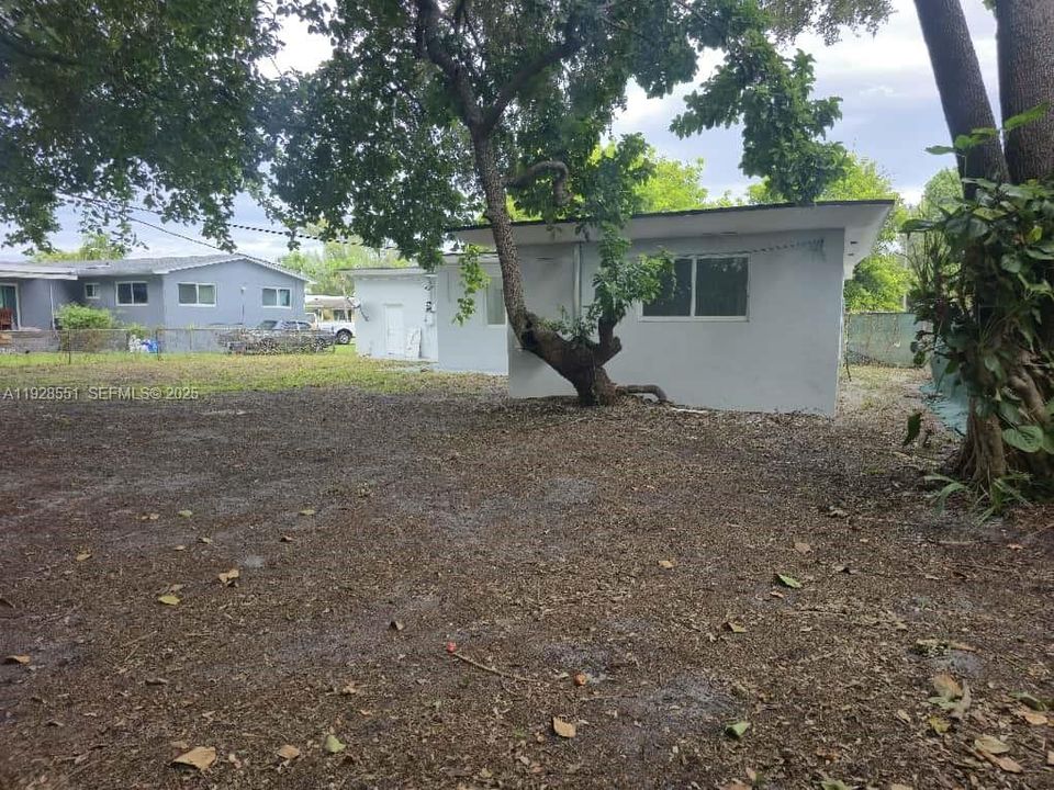 En Venta: $735,000 (5 camas, 3 baños, 1776 Pies cuadrados)