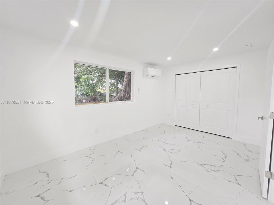 En Venta: $735,000 (5 camas, 3 baños, 1776 Pies cuadrados)