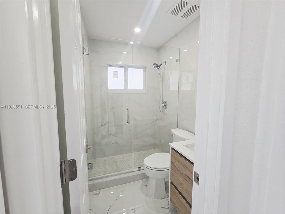 En Venta: $735,000 (5 camas, 3 baños, 1776 Pies cuadrados)