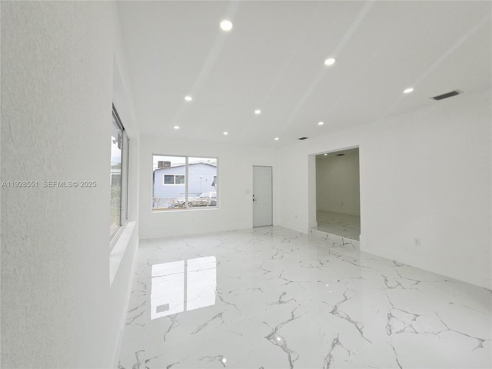 En Venta: $735,000 (5 camas, 3 baños, 1776 Pies cuadrados)