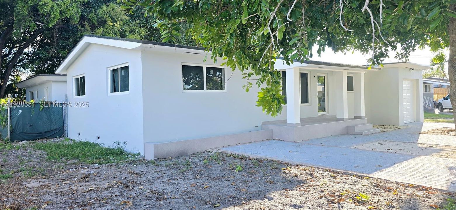 En Venta: $735,000 (5 camas, 3 baños, 1776 Pies cuadrados)
