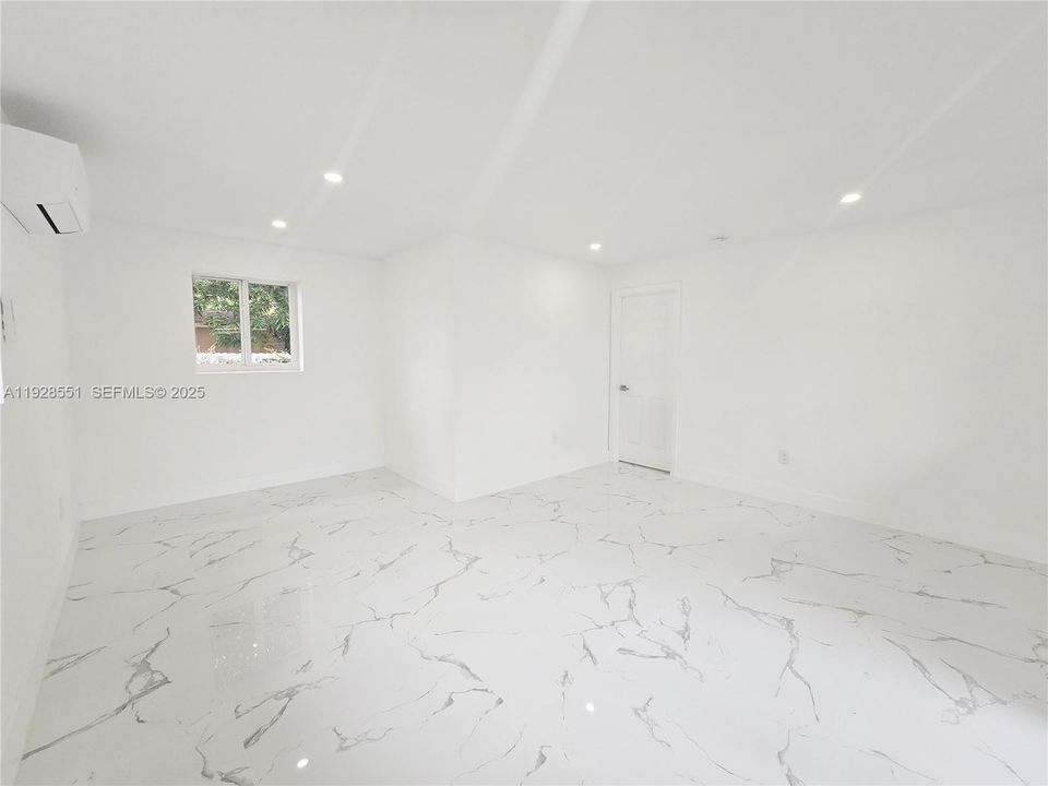 En Venta: $735,000 (5 camas, 3 baños, 1776 Pies cuadrados)