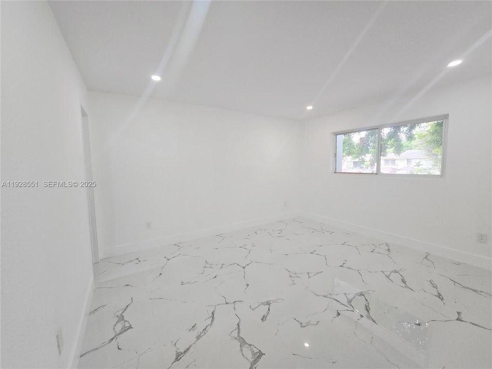 En Venta: $735,000 (5 camas, 3 baños, 1776 Pies cuadrados)