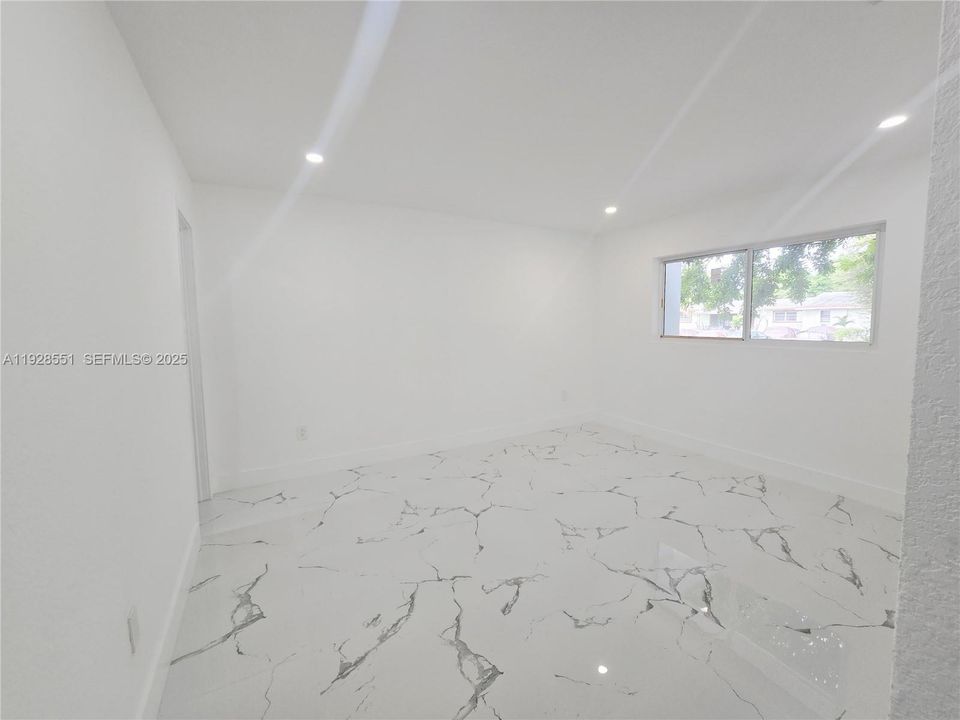 En Venta: $735,000 (5 camas, 3 baños, 1776 Pies cuadrados)