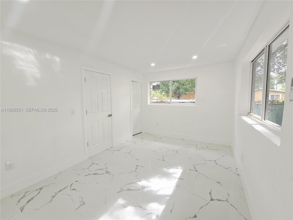 En Venta: $735,000 (5 camas, 3 baños, 1776 Pies cuadrados)