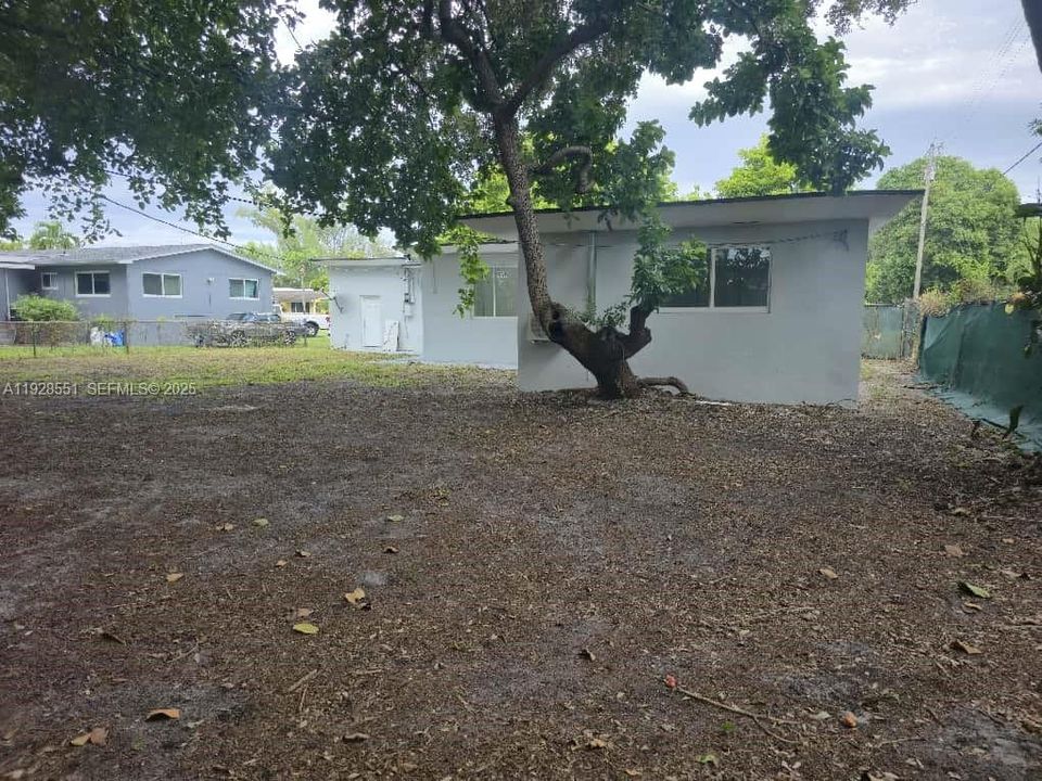 En Venta: $735,000 (5 camas, 3 baños, 1776 Pies cuadrados)