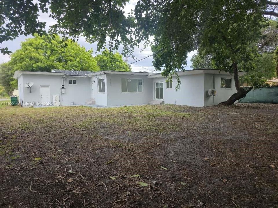 En Venta: $735,000 (5 camas, 3 baños, 1776 Pies cuadrados)