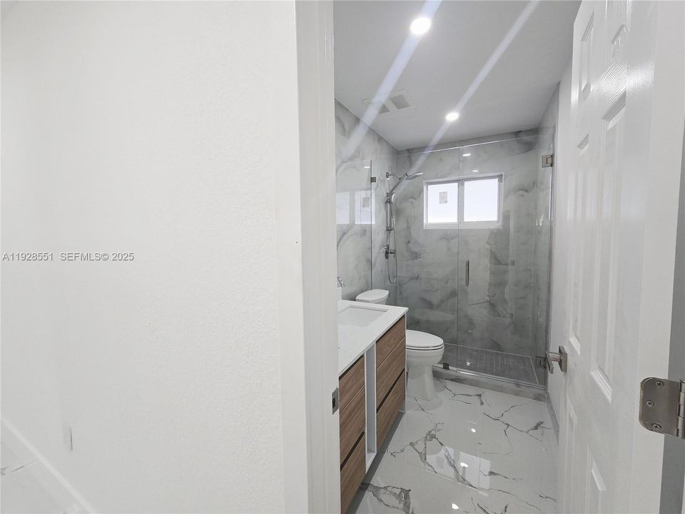 En Venta: $735,000 (5 camas, 3 baños, 1776 Pies cuadrados)