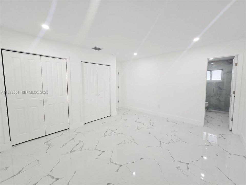 En Venta: $735,000 (5 camas, 3 baños, 1776 Pies cuadrados)