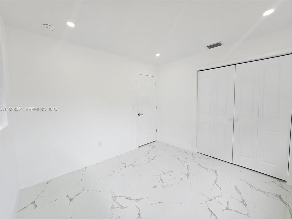 En Venta: $735,000 (5 camas, 3 baños, 1776 Pies cuadrados)