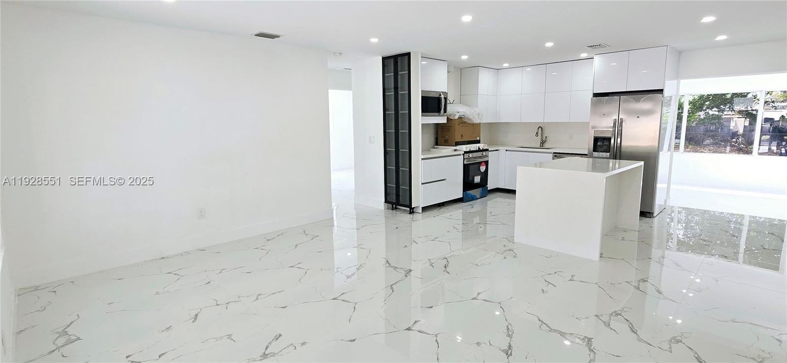 En Venta: $735,000 (5 camas, 3 baños, 1776 Pies cuadrados)