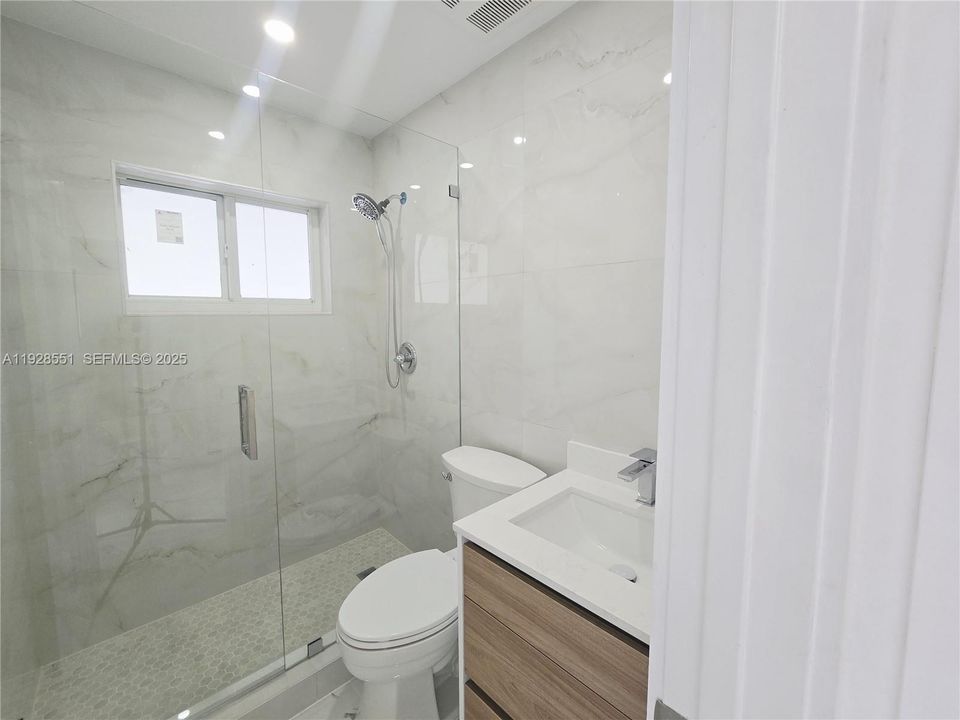 En Venta: $735,000 (5 camas, 3 baños, 1776 Pies cuadrados)