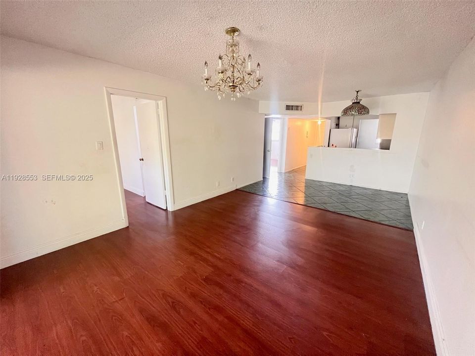 For Rent: $1,800 (2 beds, 2 baths, 949 Square Feet)