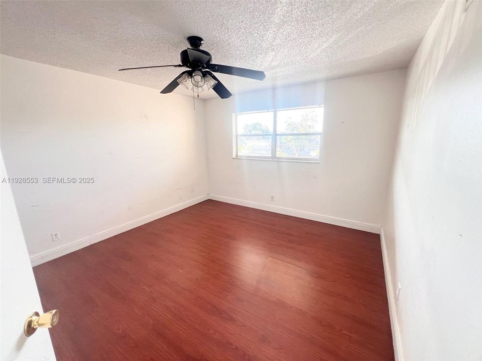 For Rent: $1,800 (2 beds, 2 baths, 949 Square Feet)