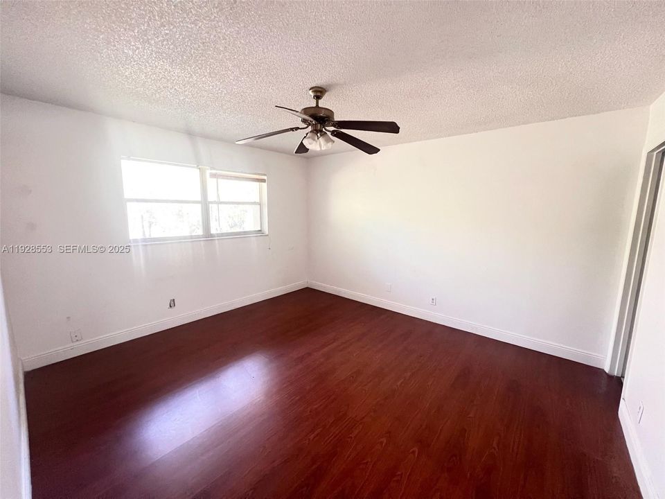 For Rent: $1,800 (2 beds, 2 baths, 949 Square Feet)