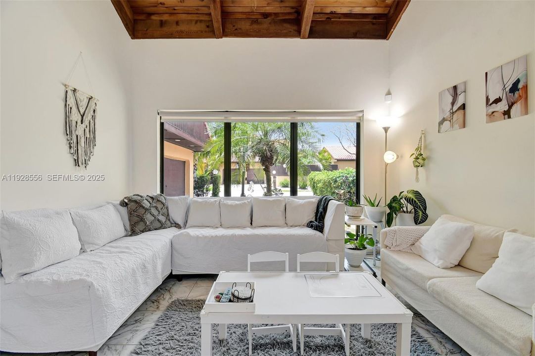 На продажу: $625,000 (3 спален, 2 ванн, 1673 Квадратных фут)