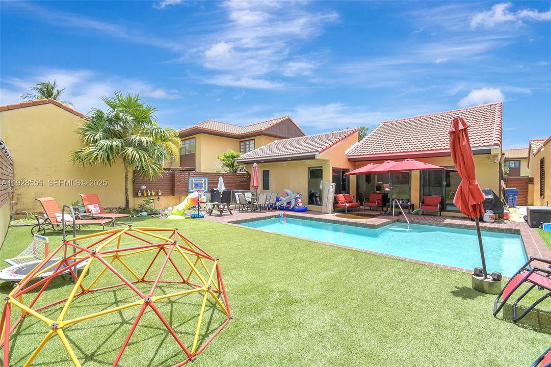 На продажу: $625,000 (3 спален, 2 ванн, 1673 Квадратных фут)