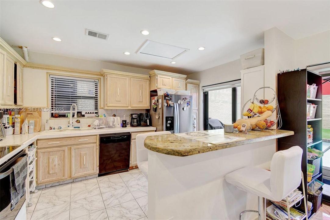 На продажу: $625,000 (3 спален, 2 ванн, 1673 Квадратных фут)