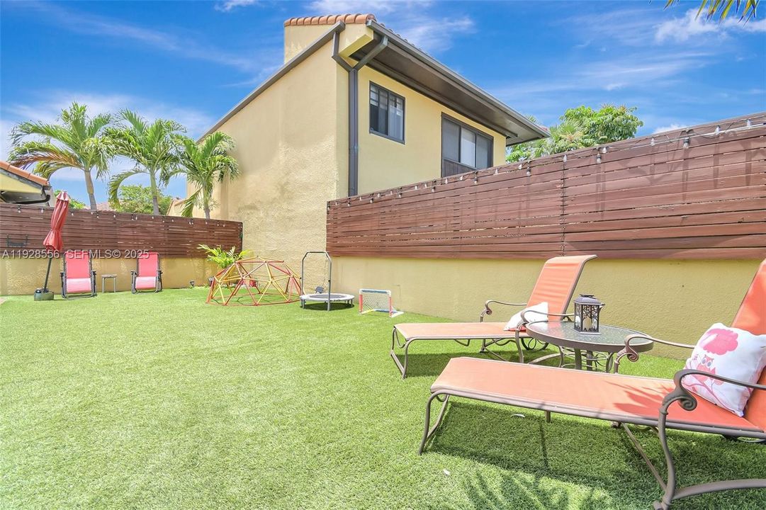 На продажу: $625,000 (3 спален, 2 ванн, 1673 Квадратных фут)