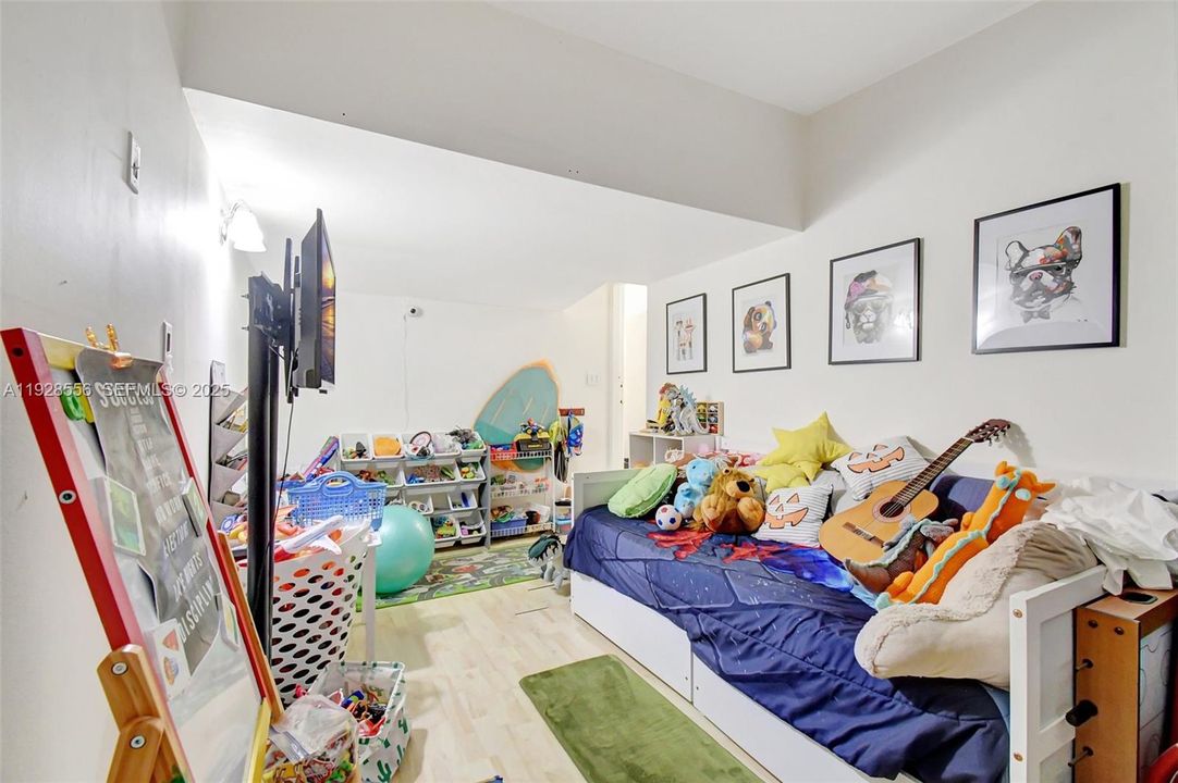 На продажу: $625,000 (3 спален, 2 ванн, 1673 Квадратных фут)