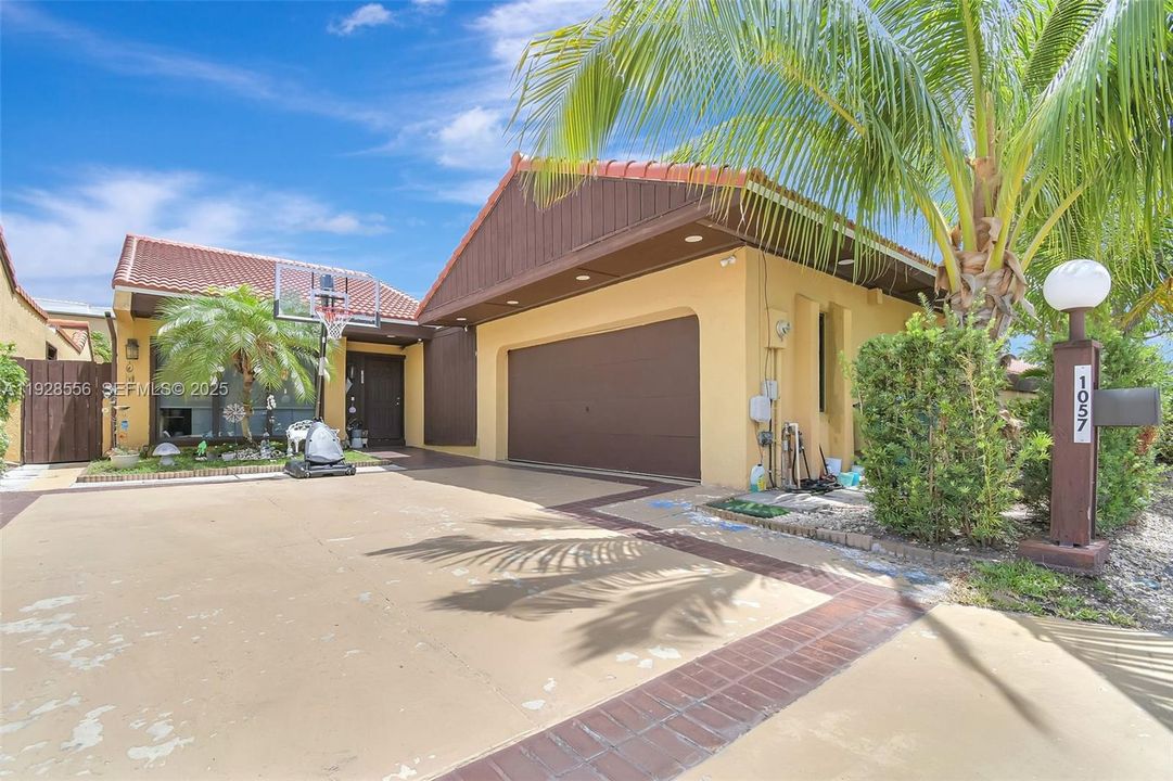 На продажу: $625,000 (3 спален, 2 ванн, 1673 Квадратных фут)