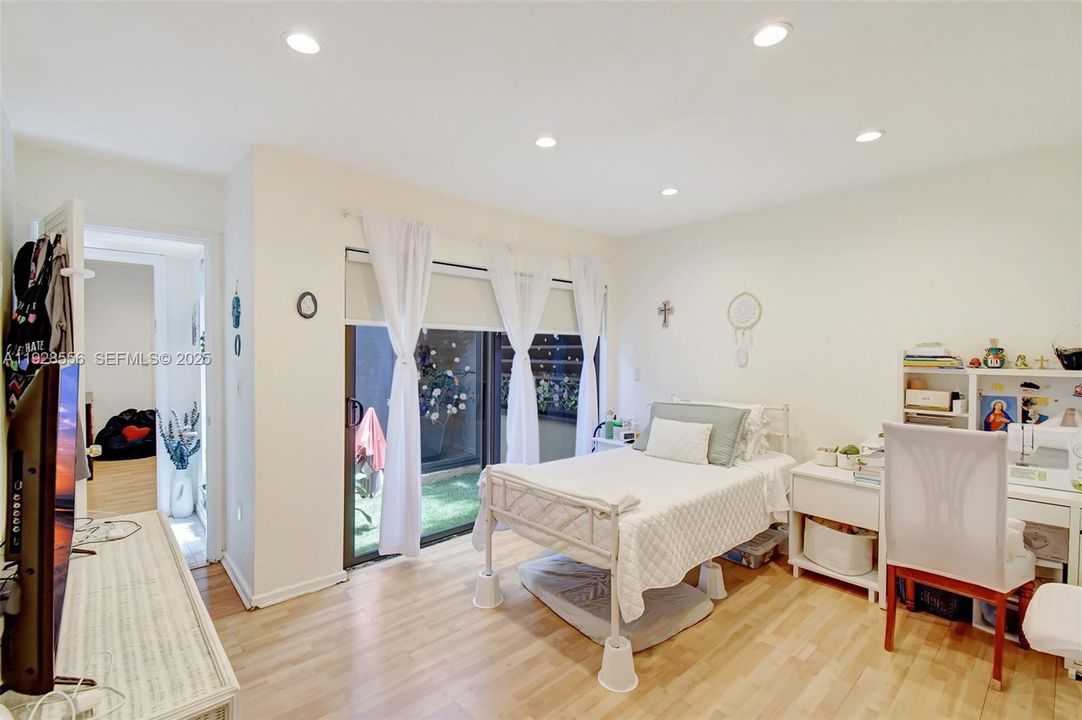 На продажу: $625,000 (3 спален, 2 ванн, 1673 Квадратных фут)