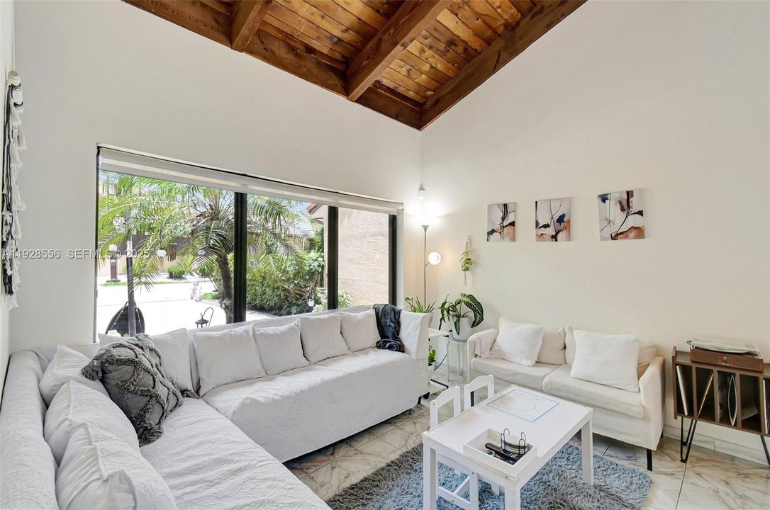 На продажу: $625,000 (3 спален, 2 ванн, 1673 Квадратных фут)