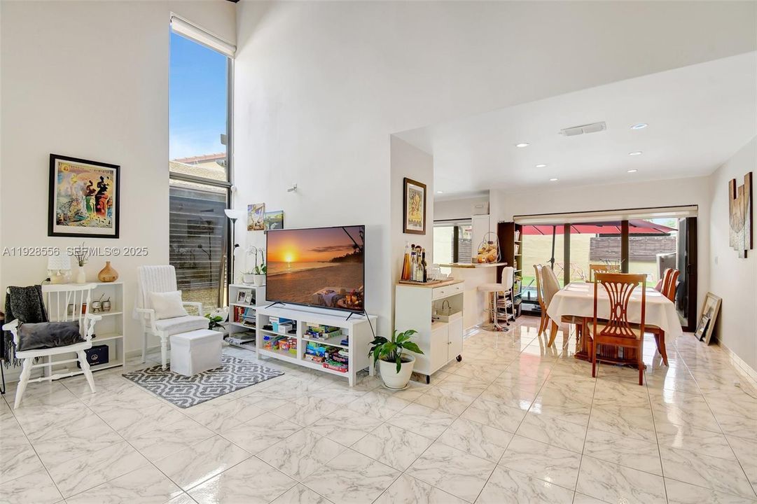 На продажу: $625,000 (3 спален, 2 ванн, 1673 Квадратных фут)