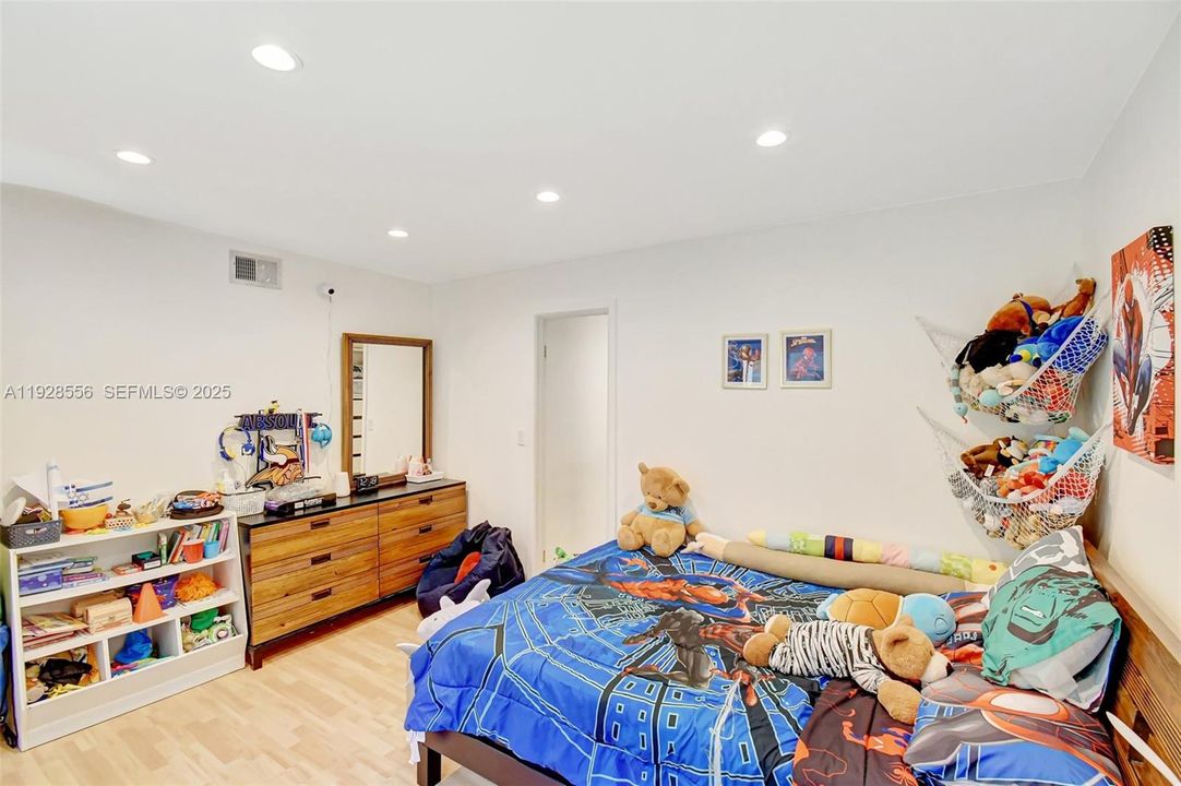 На продажу: $625,000 (3 спален, 2 ванн, 1673 Квадратных фут)