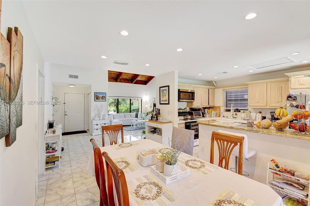 На продажу: $625,000 (3 спален, 2 ванн, 1673 Квадратных фут)