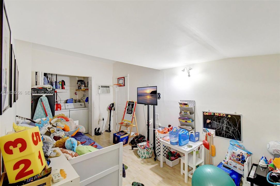 На продажу: $625,000 (3 спален, 2 ванн, 1673 Квадратных фут)