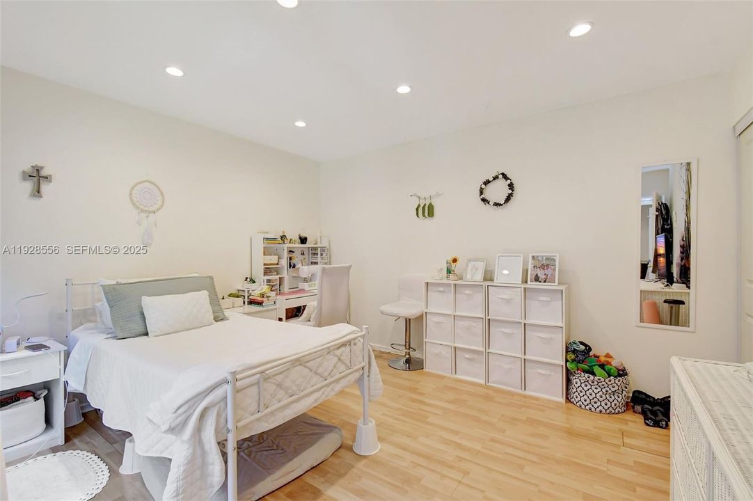 На продажу: $625,000 (3 спален, 2 ванн, 1673 Квадратных фут)