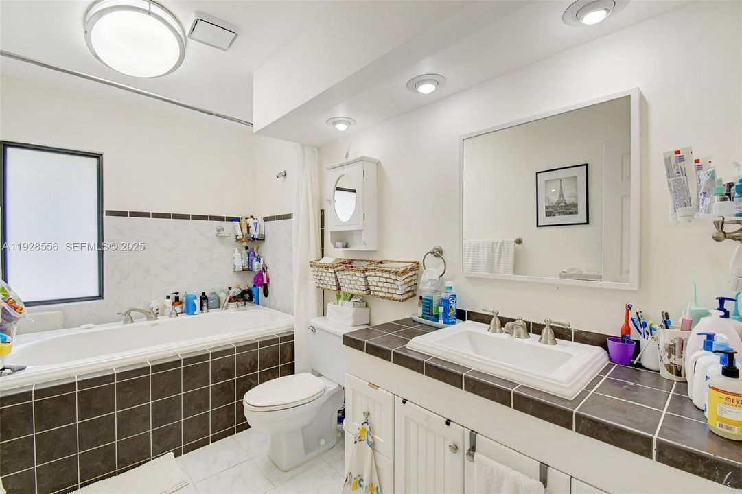 На продажу: $625,000 (3 спален, 2 ванн, 1673 Квадратных фут)