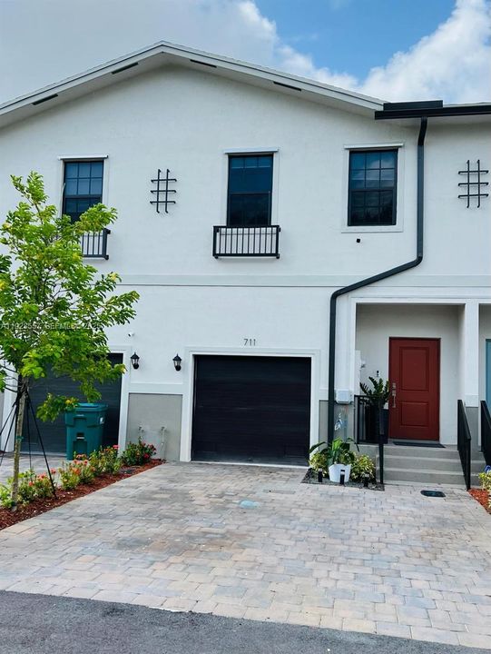 For Rent: $2,700 (3 beds, 2 baths, 1466 Square Feet)