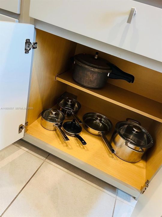 For Rent: $2,700 (3 beds, 2 baths, 1466 Square Feet)