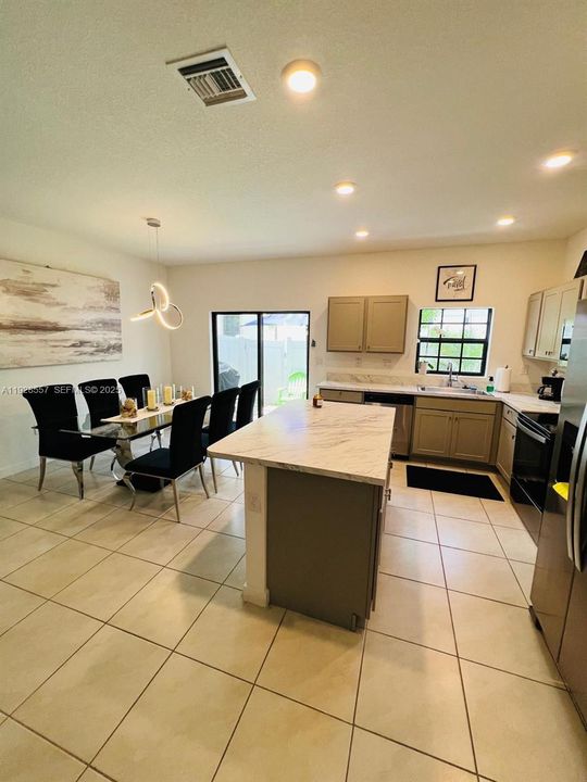 For Rent: $2,700 (3 beds, 2 baths, 1466 Square Feet)