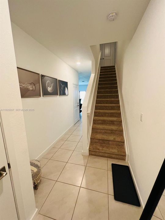 For Rent: $2,700 (3 beds, 2 baths, 1466 Square Feet)