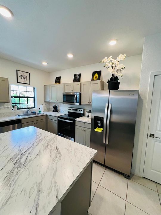 For Rent: $2,700 (3 beds, 2 baths, 1466 Square Feet)