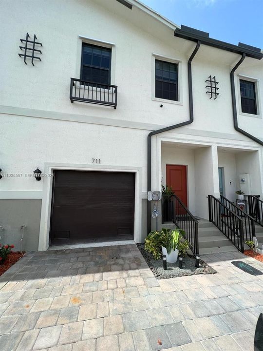 For Rent: $2,700 (3 beds, 2 baths, 1466 Square Feet)