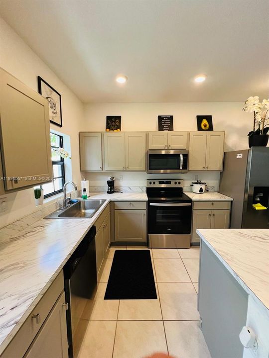 For Rent: $2,700 (3 beds, 2 baths, 1466 Square Feet)