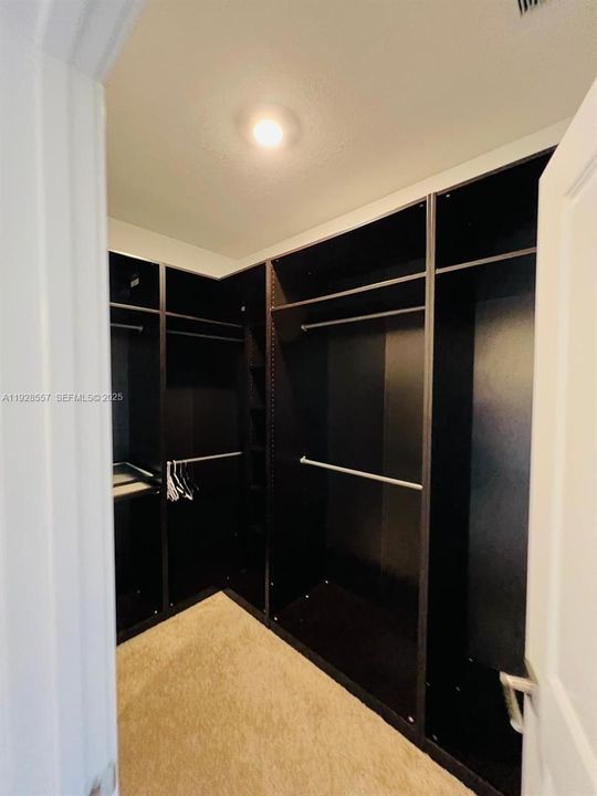 For Rent: $2,700 (3 beds, 2 baths, 1466 Square Feet)