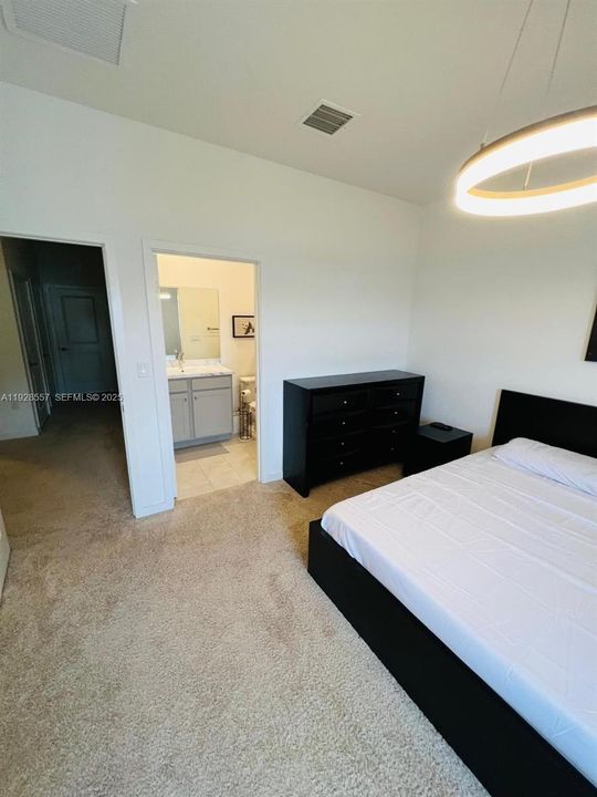 For Rent: $2,700 (3 beds, 2 baths, 1466 Square Feet)