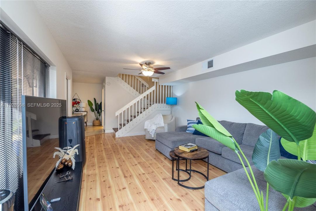 For Sale: $495,000 (3 beds, 2 baths, 1628 Square Feet)