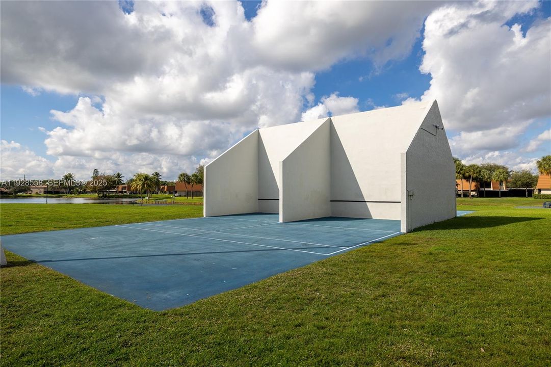 For Sale: $495,000 (3 beds, 2 baths, 1628 Square Feet)