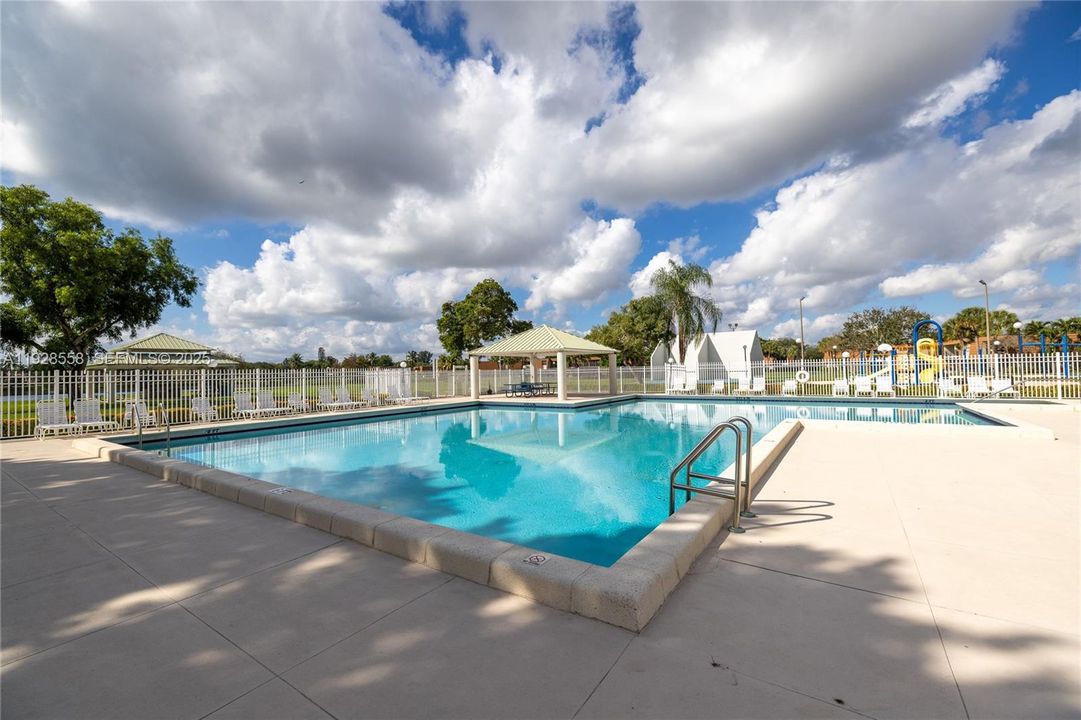 For Sale: $495,000 (3 beds, 2 baths, 1628 Square Feet)