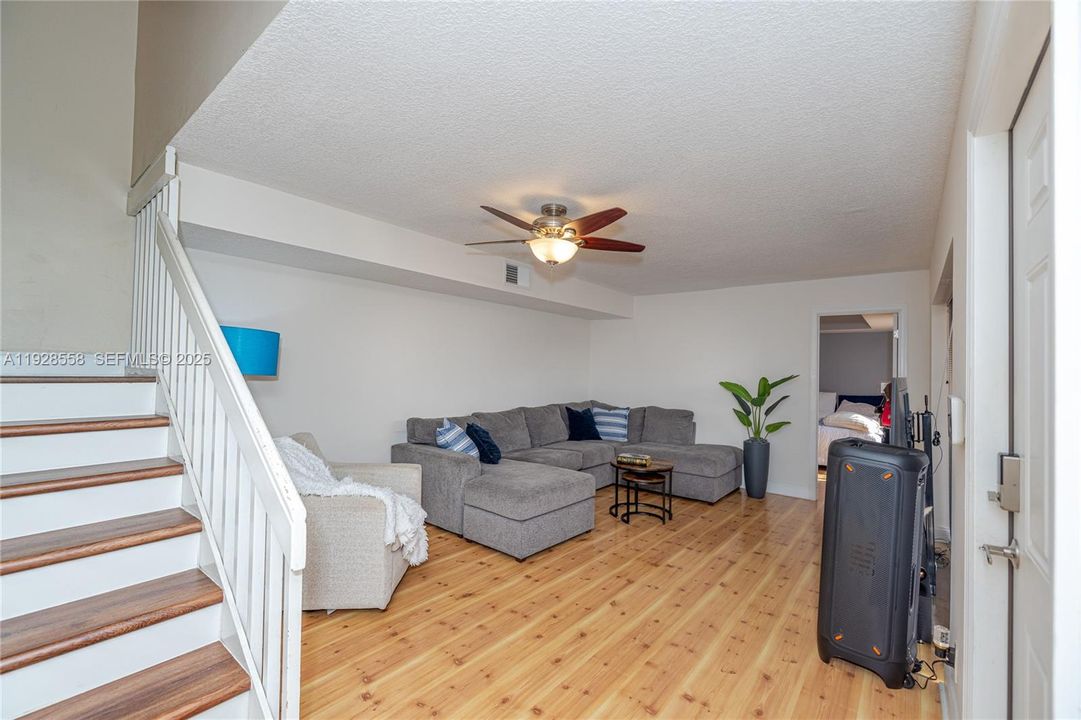 For Sale: $495,000 (3 beds, 2 baths, 1628 Square Feet)