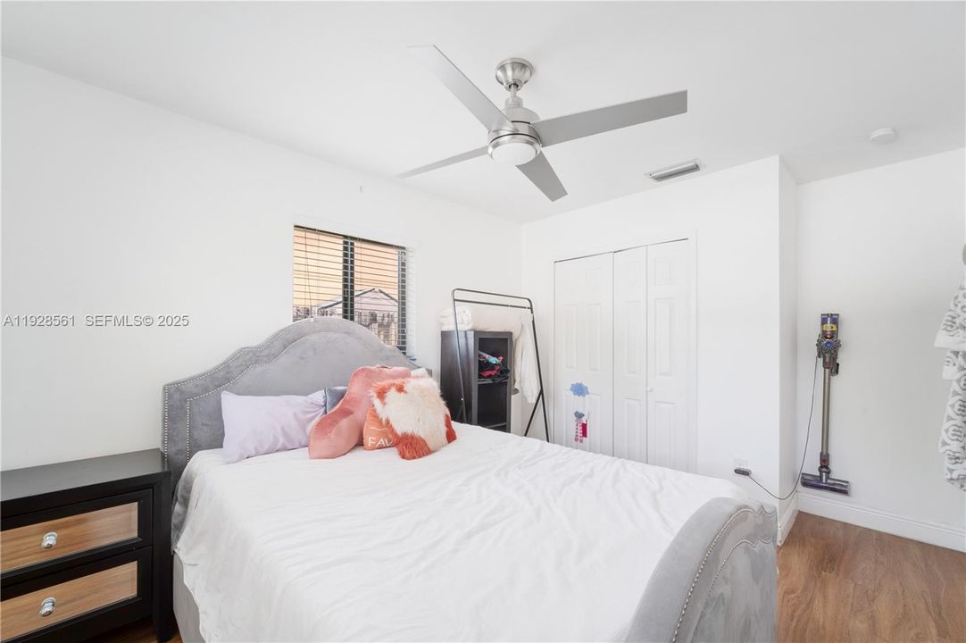 待售: $650,000 (3 贝兹, 2 浴室, 1426 平方英尺)