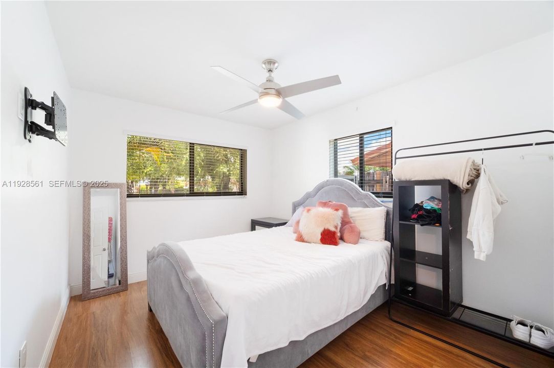 待售: $650,000 (3 贝兹, 2 浴室, 1426 平方英尺)