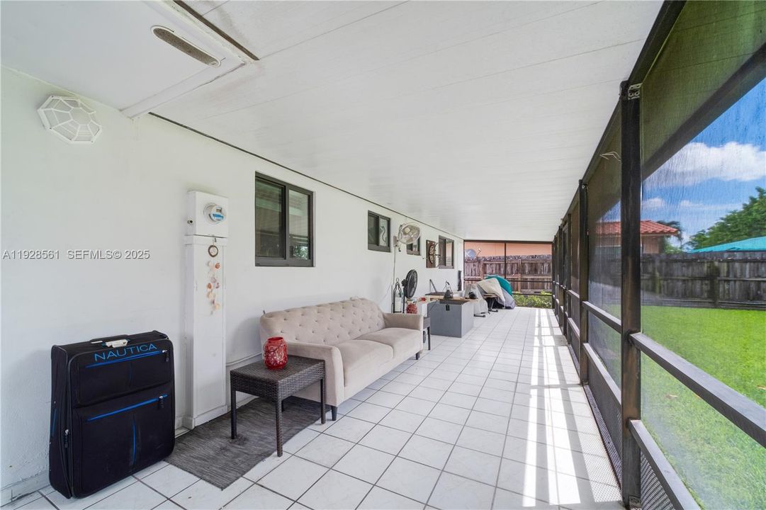 待售: $650,000 (3 贝兹, 2 浴室, 1426 平方英尺)